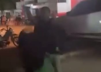 PM “paga de doido” e agride mulher em Novo Aripuanã. Veja o vídeo