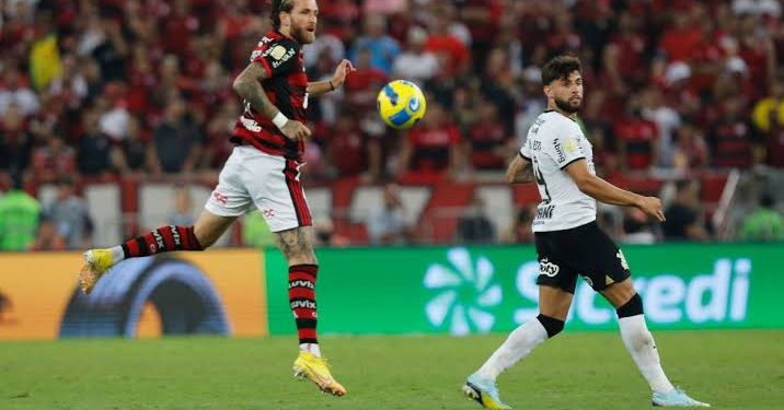 Flamengo assume liderança no Brasileirão após vencer de 4 a 0 pro Corinthians