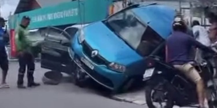 Motora perde o controle do veículo e causa grave acidente. Veja o vídeo