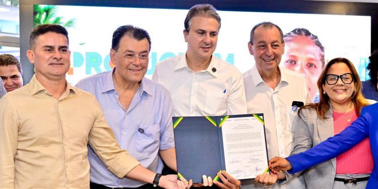 Ministro da Educação visita o Amazonas e promete investimentos