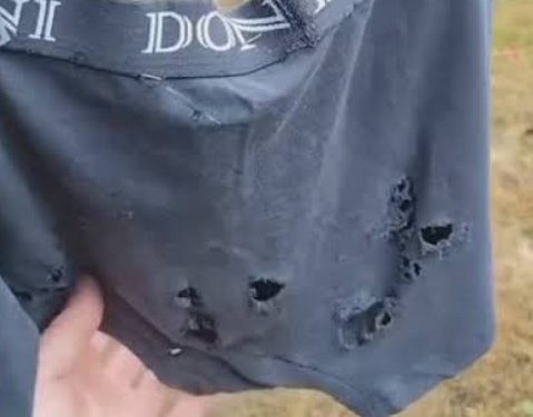 Deu saudade – Após 15 anos separada, mulher invade casa do ex, faz faxina e veste a cueca rasgada dele