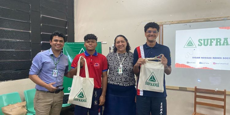 ‘Suframa nas Escolas’ leva informações sobre a Zona Franca de Manaus a alunos da rede estadual