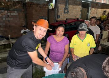 Em alusão à Semana Santa, Cearazin Semisera realiza doações de peixes a moradores da zona norte Manaus