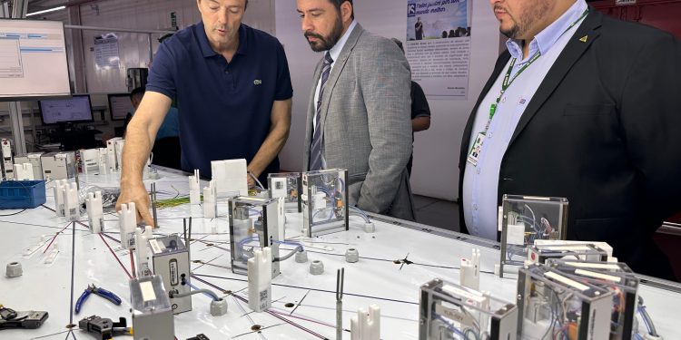 Secretário de Inovação do MCTI visita indústrias e ICT na Zona Franca de Manaus