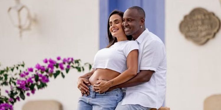 Família cresceu! Thiaguinho e Carol anunciam gravidez