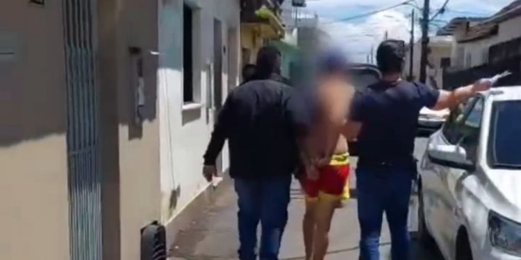 Sequestrador obrigou mulher fazer transferência de R$ 20 mil. Vídeo