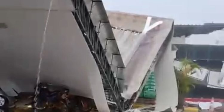 Desaba teto de posto de combustíveis e pessoas ficam feridas