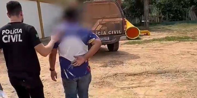 Professor depravado é preso por tocar nas partes íntimas das alunas. Vídeo