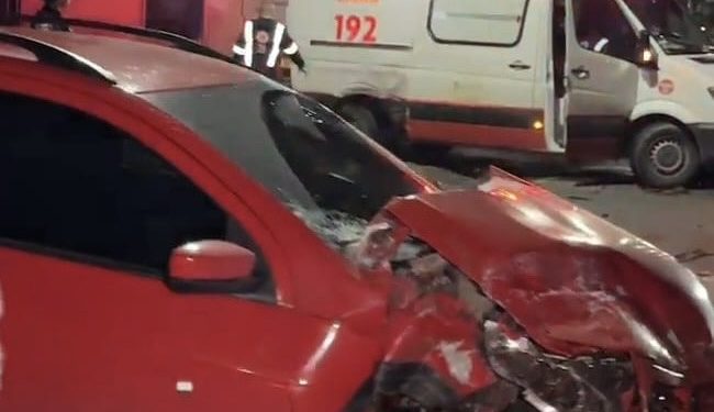 Grave acidente – Colisão entre ambulância deixa ferido