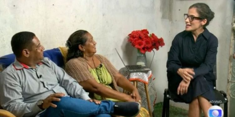 Vídeo: Renata Vasconcellos vai à casa de família em Manaus e apresenta o Jornal Nacional