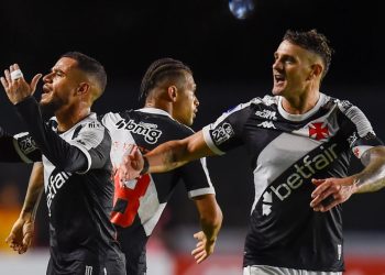 Vegetti decide, Vasco vence e assume a liderança de grupo na Sul-Americana