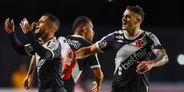 Vegetti decide, Vasco vence e assume a liderança de grupo na Sul-Americana