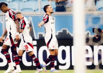 Com 2 gols de Arrascaeta, Flamengo bate Grêmio e se reabilita de derrota na Libertadores