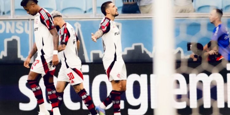 Com 2 gols de Arrascaeta, Flamengo bate Grêmio e se reabilita de derrota na Libertadores