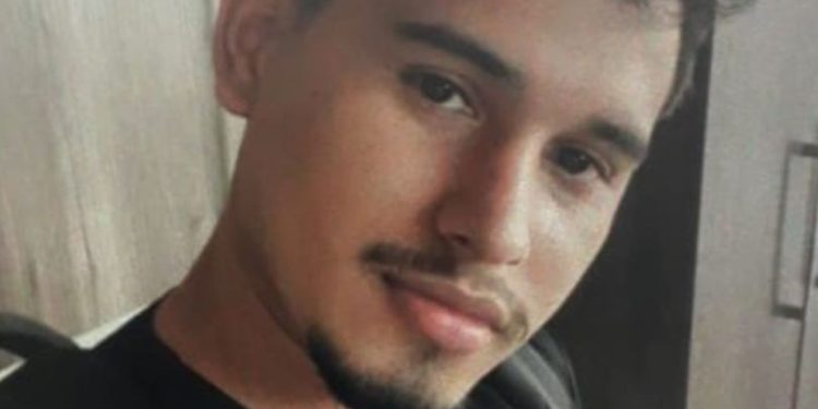 Desaparecido: Família pede ajuda para encontrar jovem que saiu de casa e sumiu em Manaus