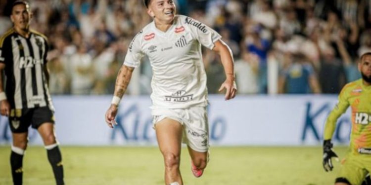 Atlético perde para Santos em noite de ‘ex-cruzeirenses’ e nova lesão de Neymar