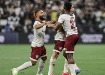 Fluminense vence Corinthians e engata quarta vitória com Renato Gaúcho