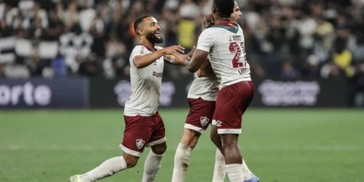 Fluminense vence Corinthians e engata quarta vitória com Renato Gaúcho