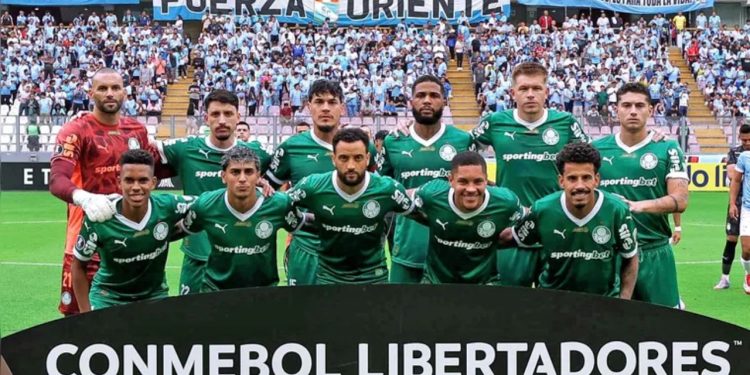 Palmeiras marca no fim e estreia com vitória na Libertadores