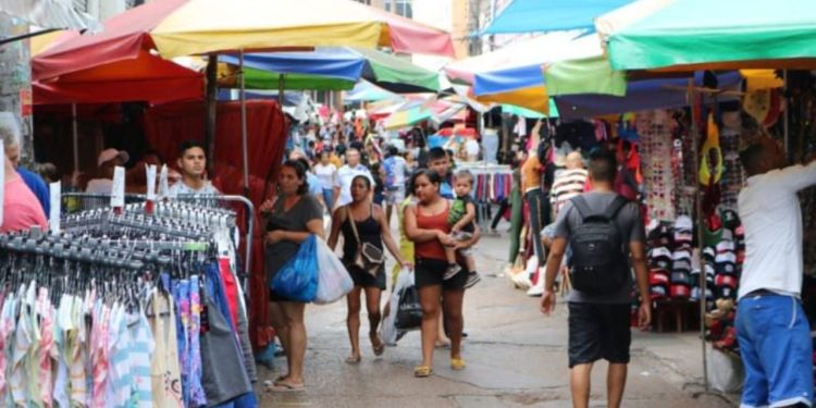 Confira o horário do comércio durante o feriado prolongado