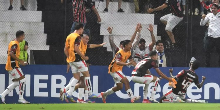 Com gol de joia, São Paulo bate o Libertad e assume liderança de grupo na Libertadores