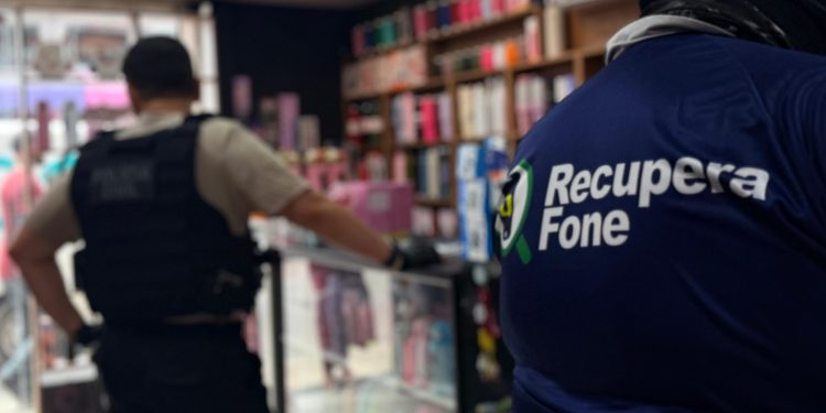 Celulares roubados eram vendidos em loja no Alvorada