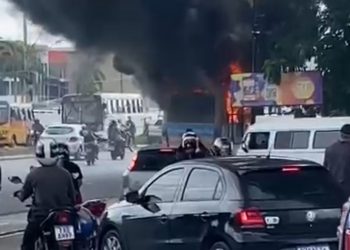 “Todos deveriam pegar fogo”  diz usuário de “Amarelinho” que ficou em chamas na Autaz Mirim. Vídeo