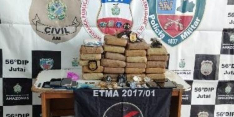 Mala com 22 kg de drogas é encontrada, em Jutaí