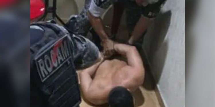 Assaltou a barbearia e foi gastar o dinheiro no motel com o “bofe”