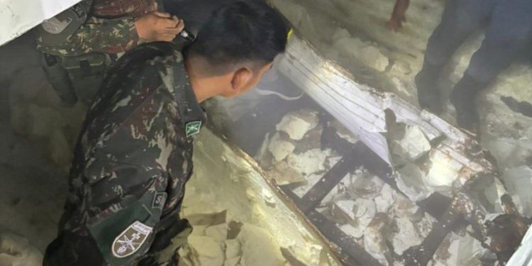 Notícia triste para os “zé droguinhas” 226 kg de drogas escondidas em embarcação são encontradas