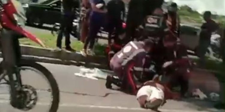 Vídeo: Idoso perde a vida ao ser atropelado tentando atravessar avenida em Manaus