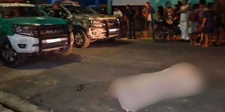 Sargento da PM reage a assalto, mata um, fere outro e é baleado em Manaus