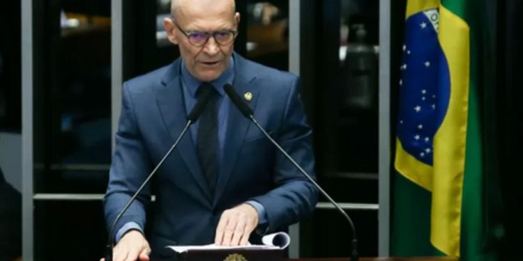 Petista ignora Planalto, assina CPI do INSS e escancara ‘guerra’ na bancada