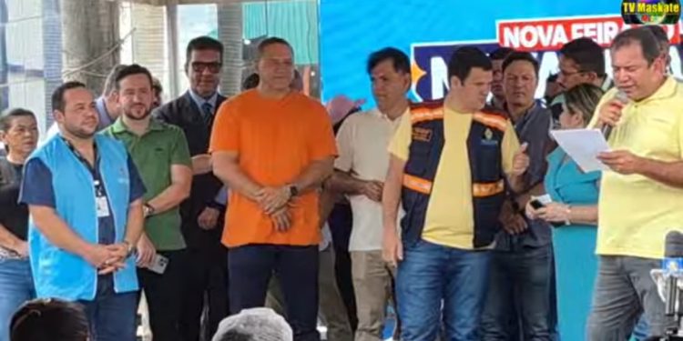 Prefeito David Almeida entrega feira do Nova Cidade totalmente revitalizada