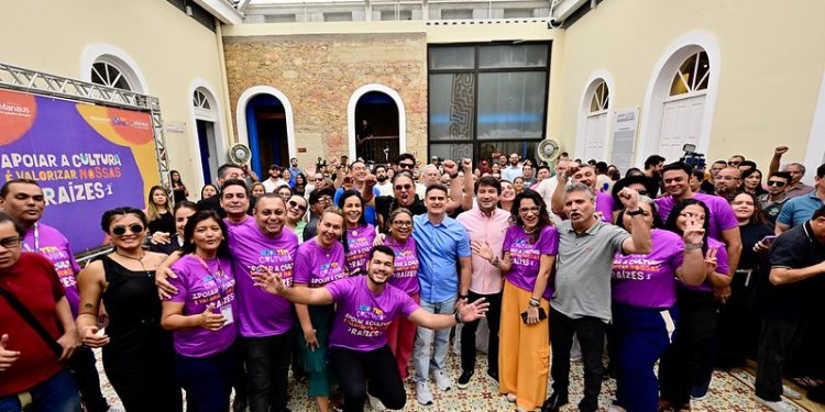 Projeto cultural leva arte a feiras, terminais e praças de Manaus