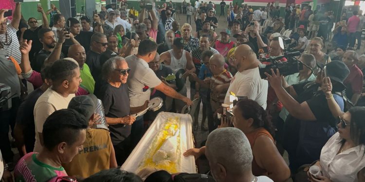 Emoção, revolta e muito samba! Paulo Onça tem despedida em Verde Rosa