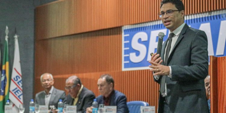 Reforma Tributária será regulamentada até setembro, anuncia auditor em Manaus