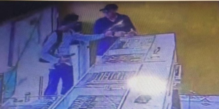 Dupla “faz a limpa” em Joalheria da Zona Leste. Vídeo