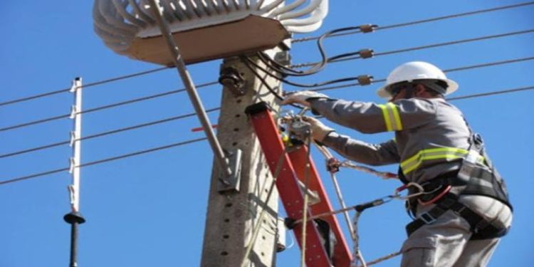 Quatro bairros ficam sem energia neste domingo (18)