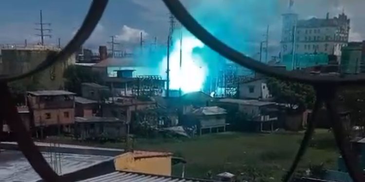 Fogo atinge subestação elétrica. Veja o vídeo