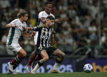 Em jogo insosso, mas com final emocionante, Atlético vence o Flu por 3 X 2
