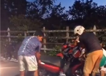 Imagem forte! Jovens se desequilibram da moto e morrem em Parintins