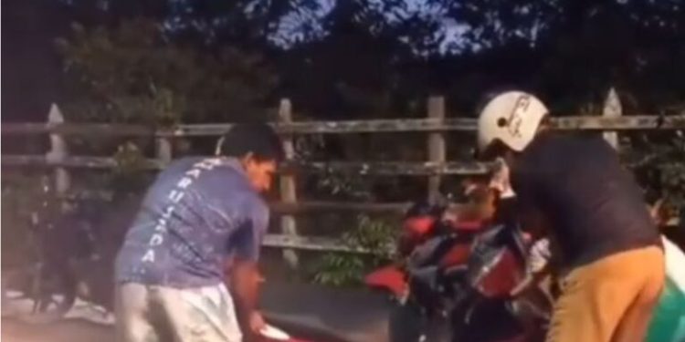Imagem forte! Jovens se desequilibram da moto e morrem em Parintins