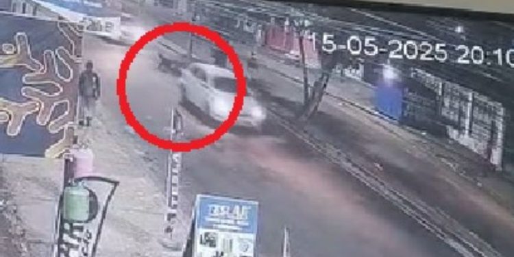 Veja momento que idosa é empurrada e atropelada no Jorge Teixeira