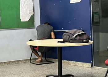 Na Ponta Negra, bandido furta celular de banhista e é preso tentando vender por R$ 100