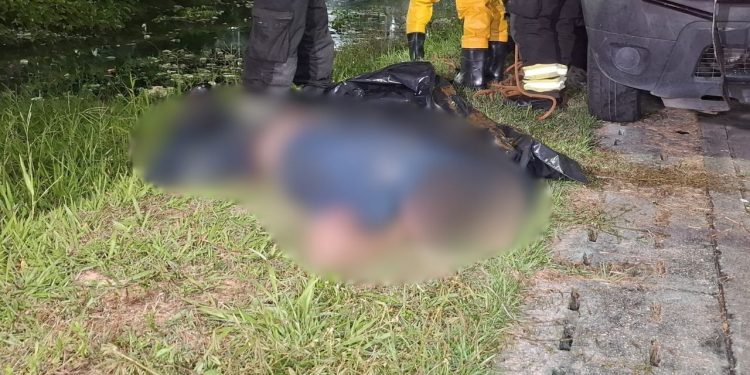 Moradores da Praça 14 encontram  corpo boiando em igarapé; veja