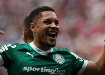 Palmeiras vence o Vasco e briga por liderança; Santos é derrotado