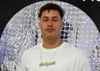 De moto, jovem colide em carro e morre ao bater a cabeça durante a queda no AM