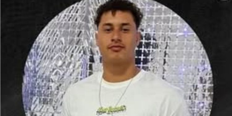 De moto, jovem colide em carro e morre ao bater a cabeça durante a queda no AM