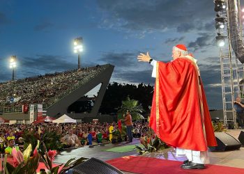 Pentecostes 2025🕊️ | Evento reúne milhares de fiéis no Sambódromo